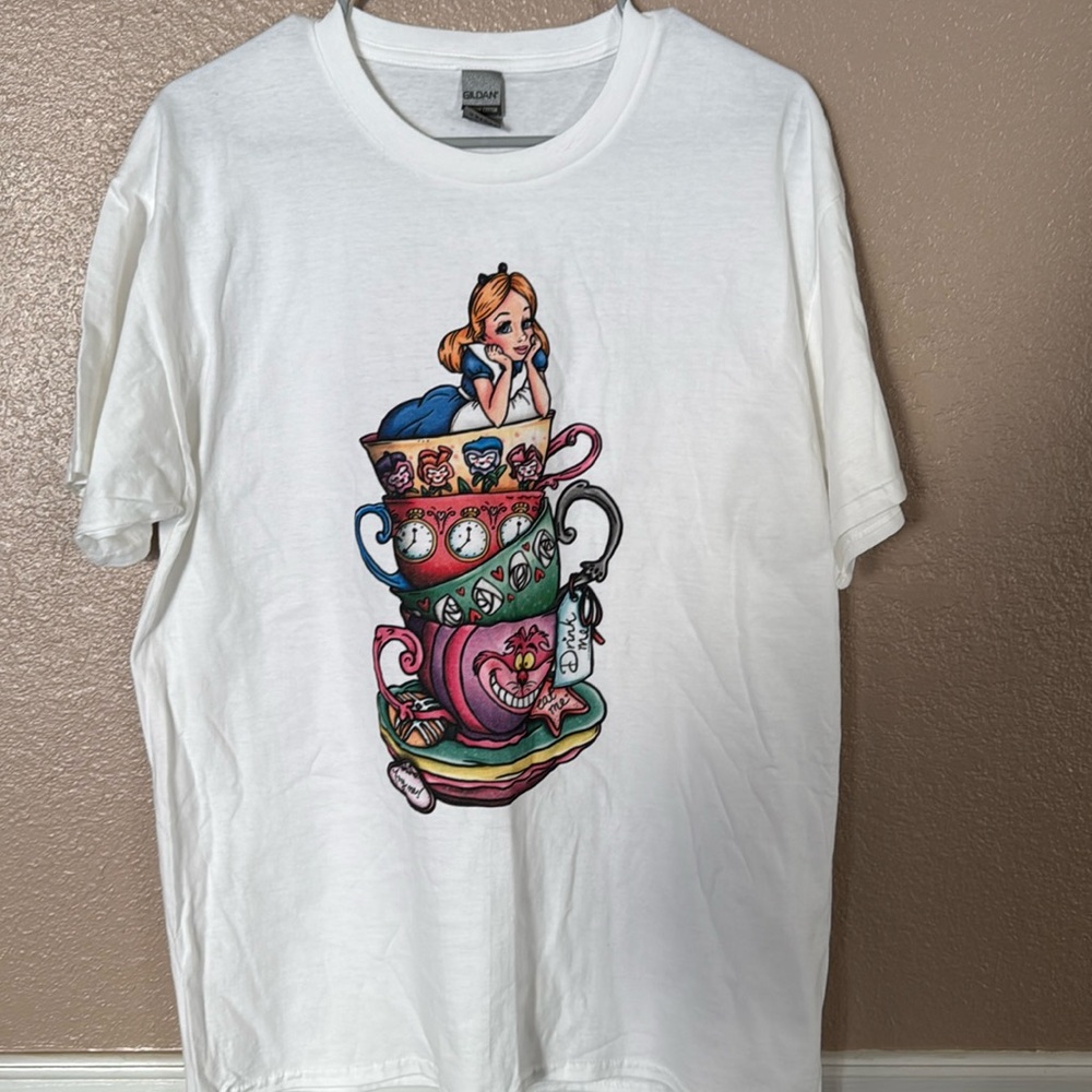 Brand new Alice in wonderland t shirt xl white Disney